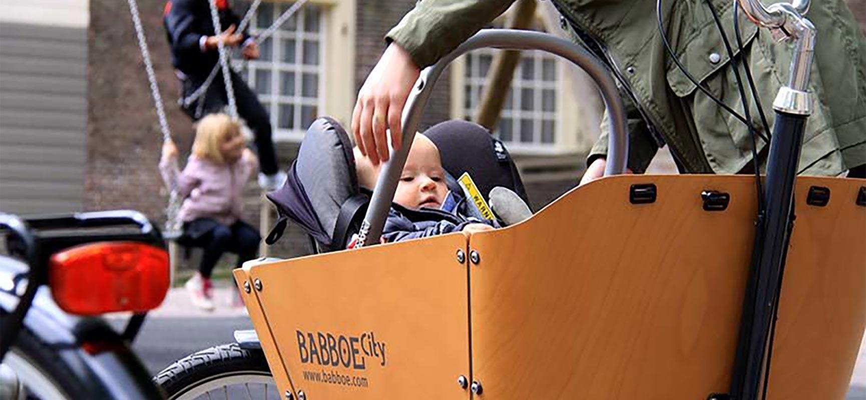 Le premier voyage de bébé en vélo cargo