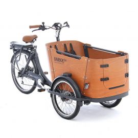 Le vélo cargo Babboe Go avec une porte pratique